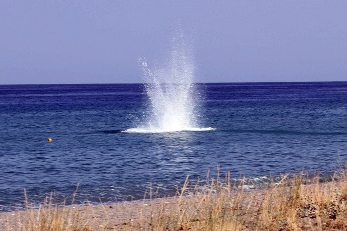 Η εξουδετέρωση τριών βλημάτων του Β’ Παγκοσμίου Πολέμου σε παραλία της Λάρισας (εικόνες)